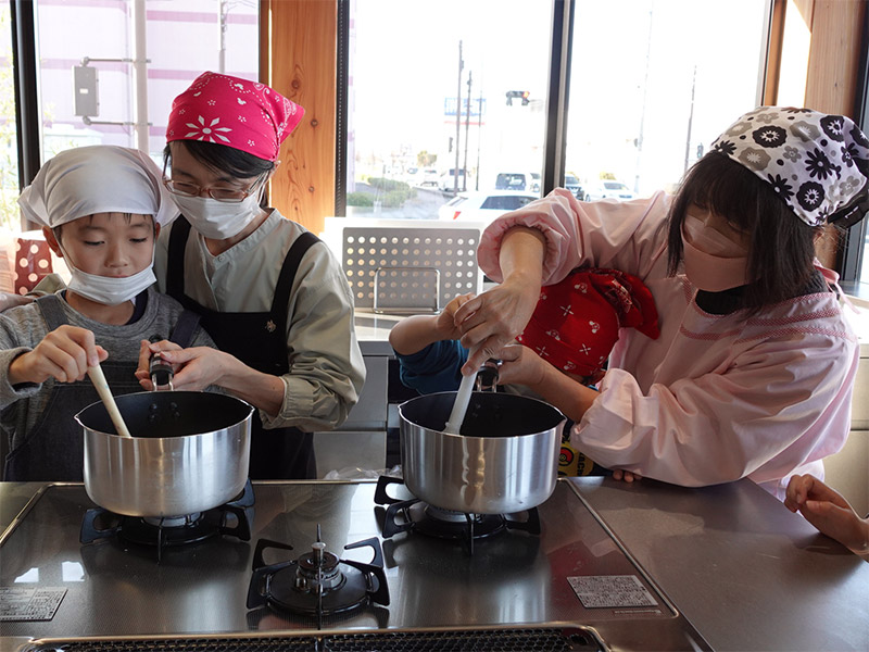親子でチャレンジ ミルクで作るお正月の和スイーツ 会場風景.1